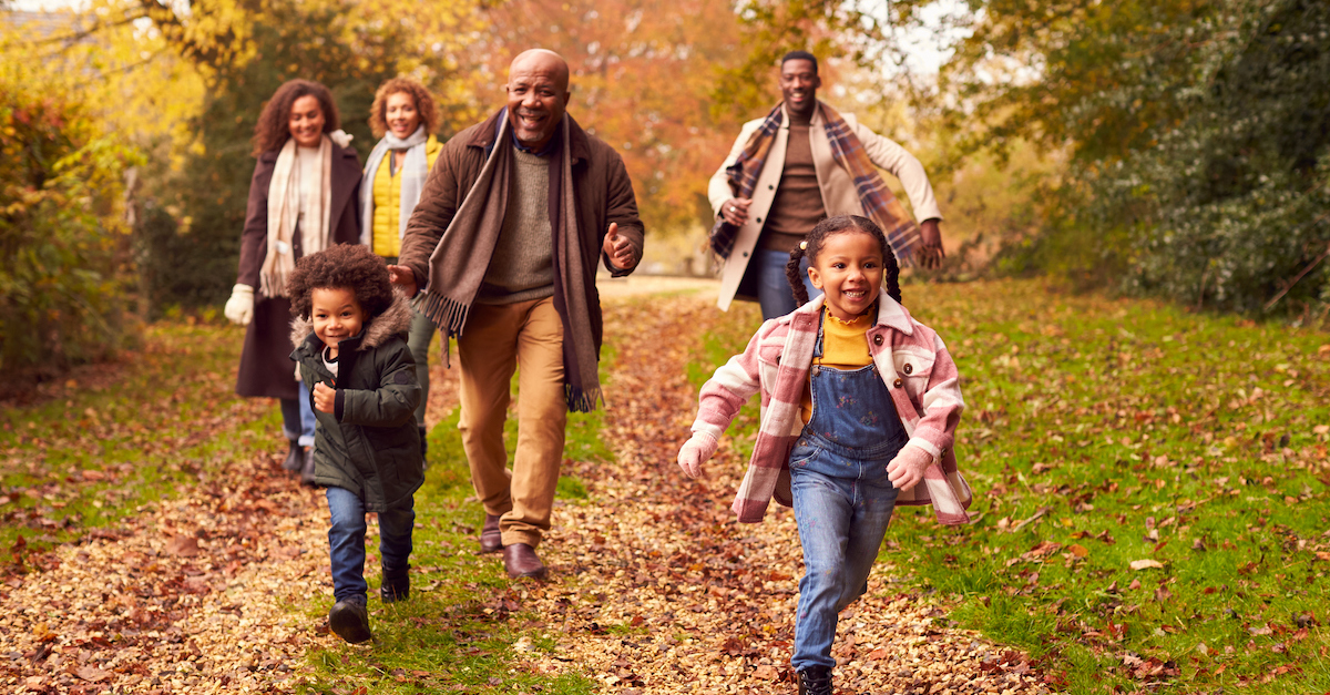 10 Outdoor Fall Activities for Grandparents and Grandkids to Enjoy Together